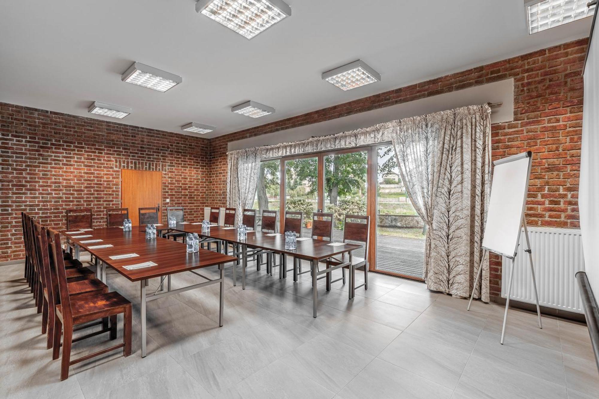 Aparthotel Dom Pracy Tworczej Uniejow Exteriér fotografie