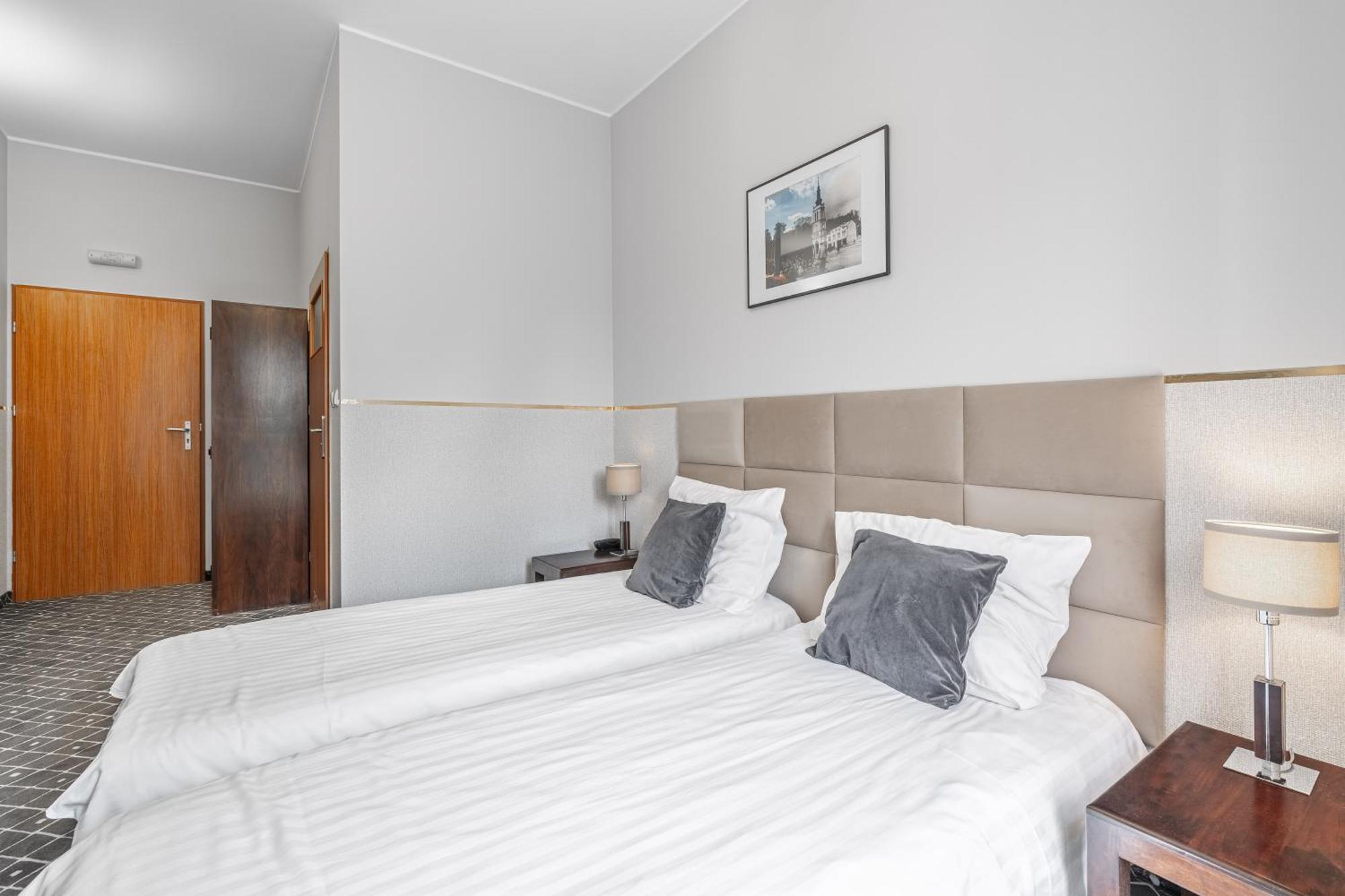Aparthotel Dom Pracy Tworczej Uniejow Exteriér fotografie