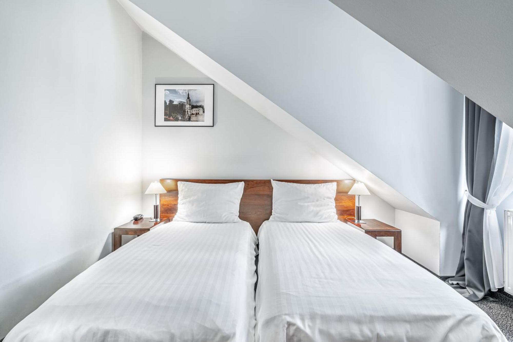 Aparthotel Dom Pracy Tworczej Uniejow Exteriér fotografie