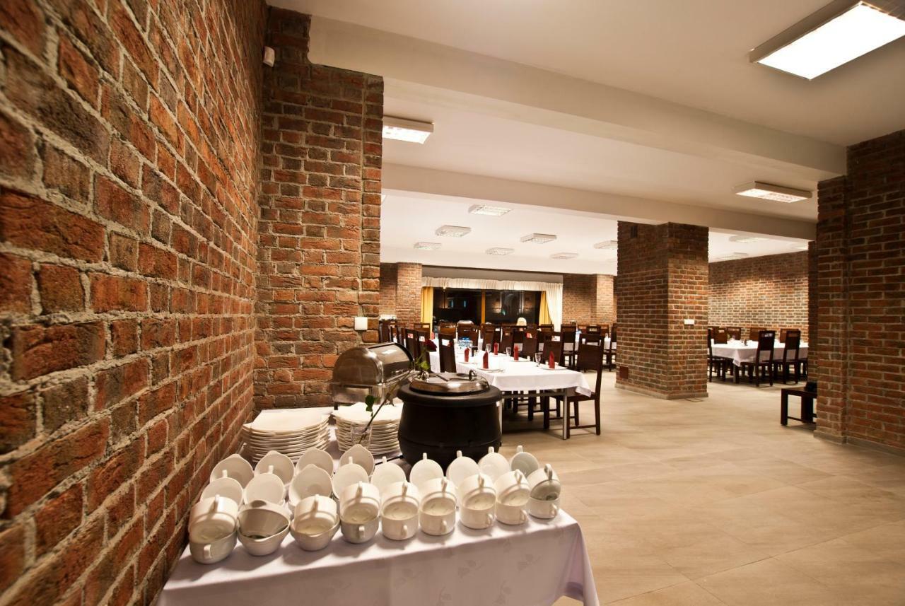 Aparthotel Dom Pracy Tworczej Uniejow Exteriér fotografie